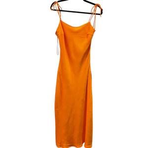 NEW B.RIGHT twist and tie back midi dress in orange